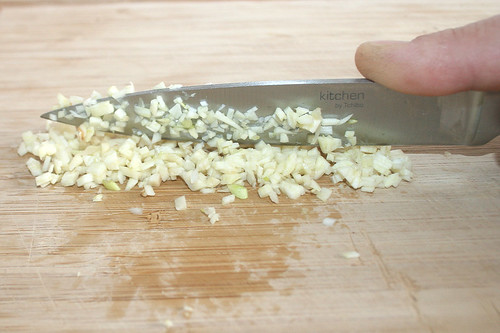 20 - Knoblauch zerkleinern / Mince garlic