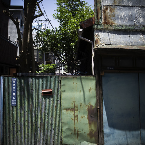 Corrugated Living with Post Slot, Sunamachi Ginza