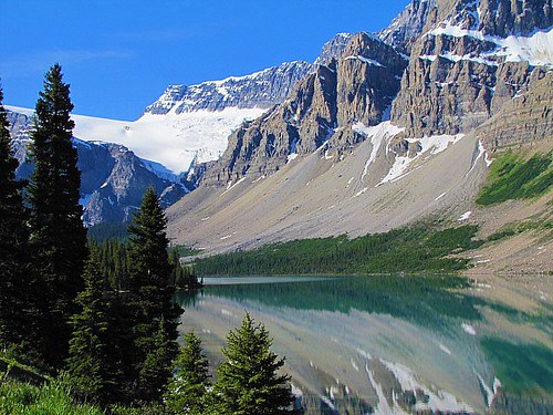lake canada mountains glacier alberta spruce banffnationalpark bowlake canadianrockies