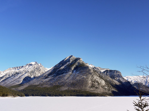 canada mountains rockies alberta banff frozenlake banffnationalpark lakeminnewanka