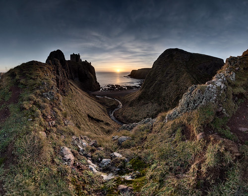 uk sea panorama cliff castle sunrise geotagged coast scotland seaside aberdeenshire very bad panoramic structure best example coastal manmade gps stitched hdr 2010 dunnottar stonehaven ptgui cixpix neos2013