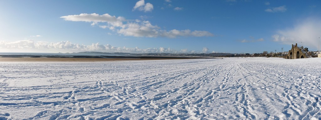 23773 - Swansea beach under snow