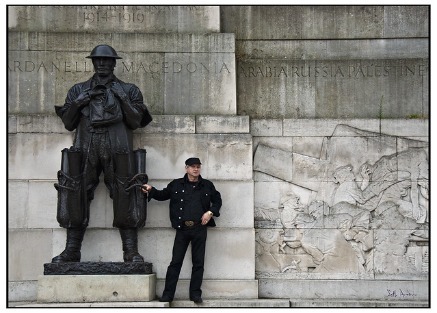 Memorial to the Great War and a poser