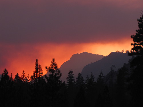 sunset fire nationalpark smoke forestfire kingscanyon kingscanyonnationalpark