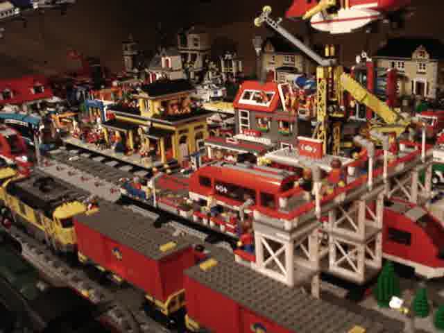 Extra long Lego passengertrain 7938