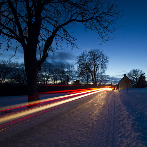 road longexposure trees winter light snow cars night traffic sweden dusk sverige östergötland sigma1020mmf456exdchsm sturefors canoneos7d