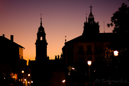 sunset contraluz spain cathedral catedral galicia plazamayor lugo backlighting anochecer gettyimagesiberiaq3