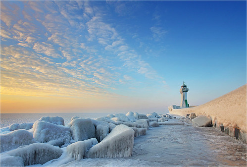 winter sea sky lighthouse cold ice sunrise germany frozen baltic rügen eis ostsee leuchtturm sassnitz gefroren