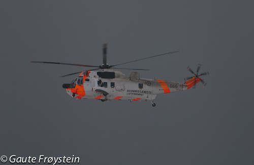 rescue office search helicopter sar aero bodø flyby seaking 330squadron saver helikopter s61 enbo