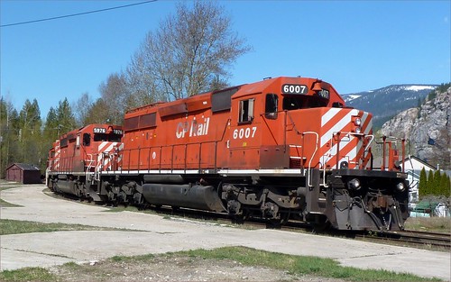 canada yard train bc engine locomotive cpr freight castlegar hotshot sd402 p1070313 cp5923 cp6007 cp5976