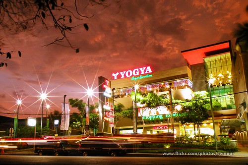 city longexposure sunset urban night indonesia evening java southeastasia downtown traffic dusk supermarket shoppingmall westjava bogor justclouds colorphotoaward yogyadepartmentstore bogorjunction