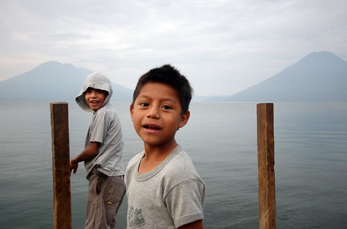 lake kids children volcano fishing dock child guatemala volcanoes centralamerica lagodeatitlan sigma1020 jaibalito centroamérica nearpanajachel