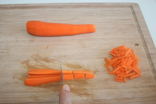 13 - Möhren zerkleinern / Cut carrots