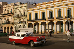 Vintage american car and colors of Old Havana. Colores de la Habana Vieja