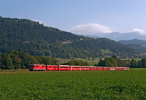 railroad switzerland railway trains svizzera bahn mau ferrovia treni rhb graubünden rhätischebahn grigioni schmalspurbahn nikond90 ge44 re1216
