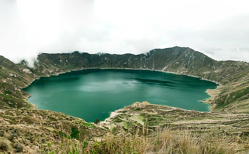 lake ecuador volcaniclake quilatoa