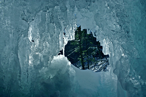 winter ice frozen frozenwaterfalls icewall rickettsglenstatepark pennsylvaniastateparks preservingnature breynolds icecove