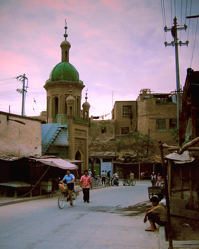 2005 china street city travel pink light sunset summer sky west tower history architecture clouds august mosque belltower oasis xinjiang silkroad kashgar uyghur centralasia canonixus400 islamic eurasia