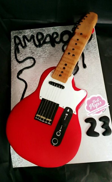 Guitar Cake by Deli-pops, cake pops y un postre.