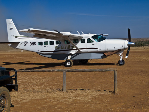 africa geography kenya laikipiaplateau loisabaairstrip safarilink airtransportation aircraft airplane