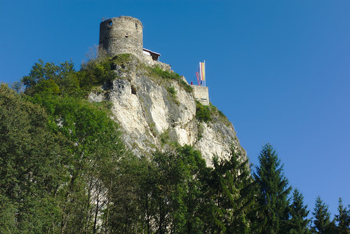 schlossberg griffen burg kärnten österreich austria carinthia castle blue sky bäume tree sony rx100