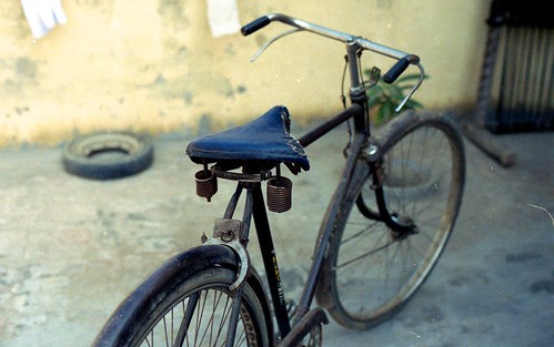 india color film bicycle 50mm village kodak f14 olympus 400 punjab zuiko gc om1n filmisnotdead kodakcolor400gc