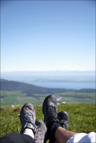 panorama lake alps feet grass alpes landscape geotagged shoe nikon dof view suisse cs2 bokeh swiss large damien lac adobe pied paysage tamron ran vue f28 champ shos tête chaussures herbe pdc deepoffield photosohop chaussure lacdeneuchatel profondeur phaseone lavuedesalpes adobephotoshopcs2 têtederan d80 captureone profondeurdechamp 1750mm largeview tamron1750mm tamron1750mmf28 xrdi bokehlicious nikond80 captureone4 damienbottura bottura neuchatellake wwwdamienbotturafr tamron1750mmf28xrdi vuelarge geo:lat=47054239 geo:lon=6853774