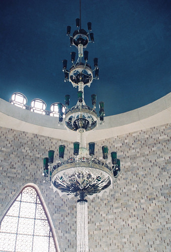 pakistan nikon interior mausoleum chandelier editorial allrightsreserved jinnah filmphotography 35mmfilmformat ©batoolnasir