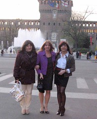 With Erica and Luisa at the castle-Milan