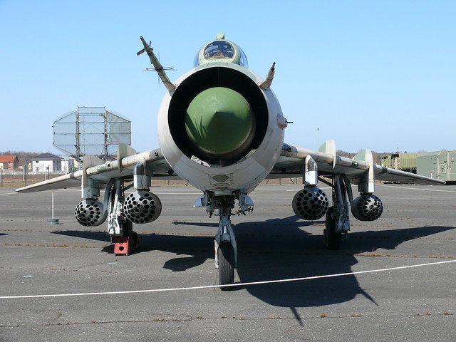 Front: Suchoi Su-20