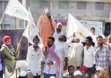 Muslims in Malegaon burn effigy of new Minority Minister Najma Heptullah