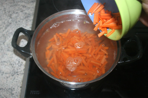 30 - Möhren blanchieren / Parboil carrots