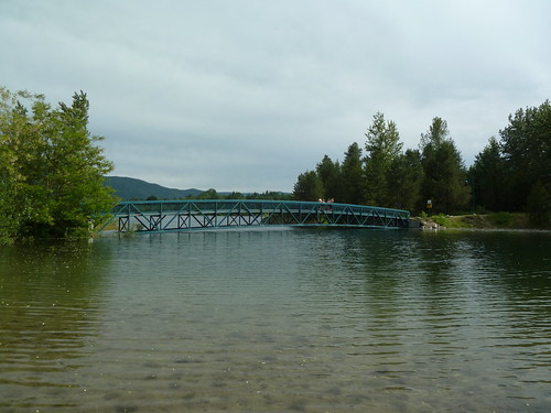 canada river bc footbridge columbiariver highwater castlegar twinriverspark p1090910