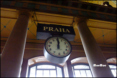 0193Praha Train Station-6