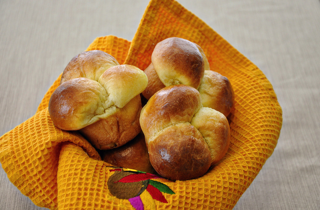 Bubble Top Brioche Rolls