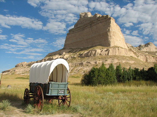wagon prairie oregontrail nationalmonument bluff