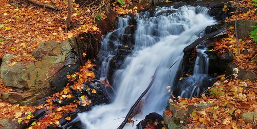 dividend autumn rockyhill stitch johnjmurphyiii connecticut waterfall fall newengland november usa 06067 foliage