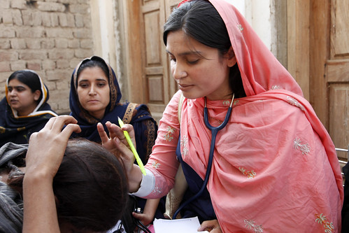 A female doctor with the International Medical Corps examines a woman patient at a mobile health clinic in Pakistan (DFID/Russell Watkins)