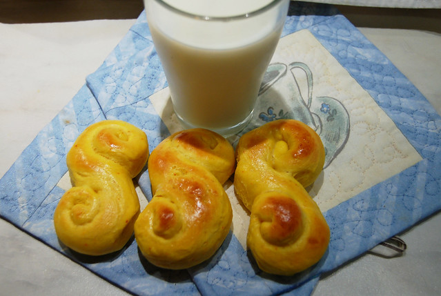 Saffron buns with a tall glass of milk makes perfect, photo by iHanna