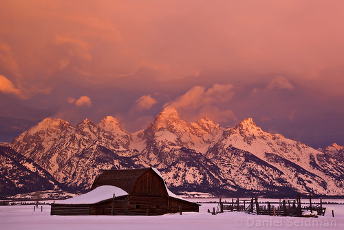 winter snow barn sunrise dawn nationalpark tetons grandteton warmlight mormonrow