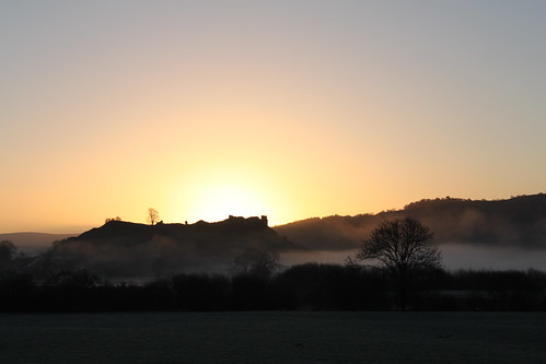 morning sun mist castle wales sunrise spring carmarthen dryslwyn