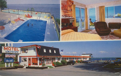 vintage quebec postcard motel canadianflag jacques roomview poolview quebecflag triview stemartheducapdelamadeleine