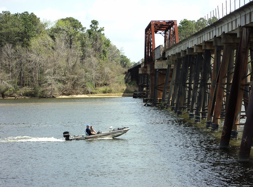 boat sanjacintoriver crosby texas kayak kayaking railroad train through truss steel bridge harriscounty pontist united states north america