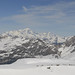 Panorama údolí Meribel - úplně vpravo Mont du Valon, nejsevernější bod údolí; uprostřed v pozadí Mont Blanc