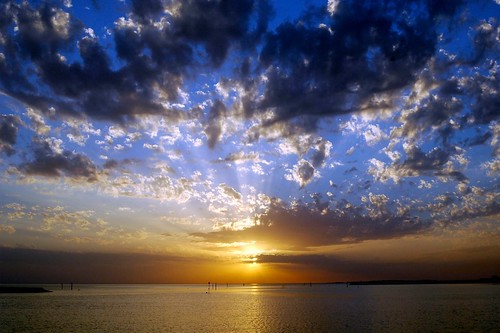 sunset bahrain day cloudy