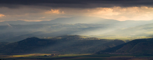 sunset mist green field landscape hills golan lightbeams ramat hights hagolan flickraward