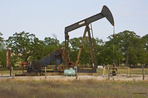 nikon texas oil tamron oilwell pumpjack horwath tamronlens kurten d700 oilpumpjack rayhorwath tamron28mm300mmlens texasstatehighway21