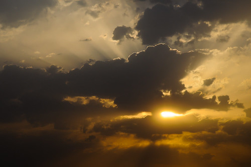 clouds sunrise rays lightroom nikkor85mmf14d nikkor85mm nikond300s nikkor85mmf14users