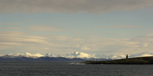 sea lighthouse mountains norway landscape see coast norwegen berge landschaft leuchtturm küste hurtigruten