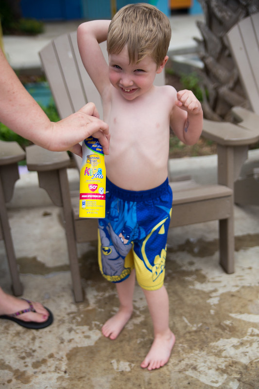 Spraying Banana Boat Kids Tear Free Sunscreen #BBBestSummer #Shop